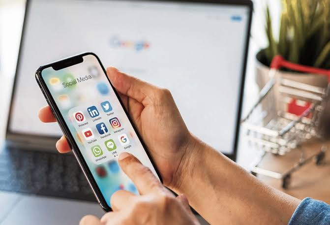 Página web vs. Redes sociales: ¿Por qué Instagram o Facebook no son suficientes para vender?